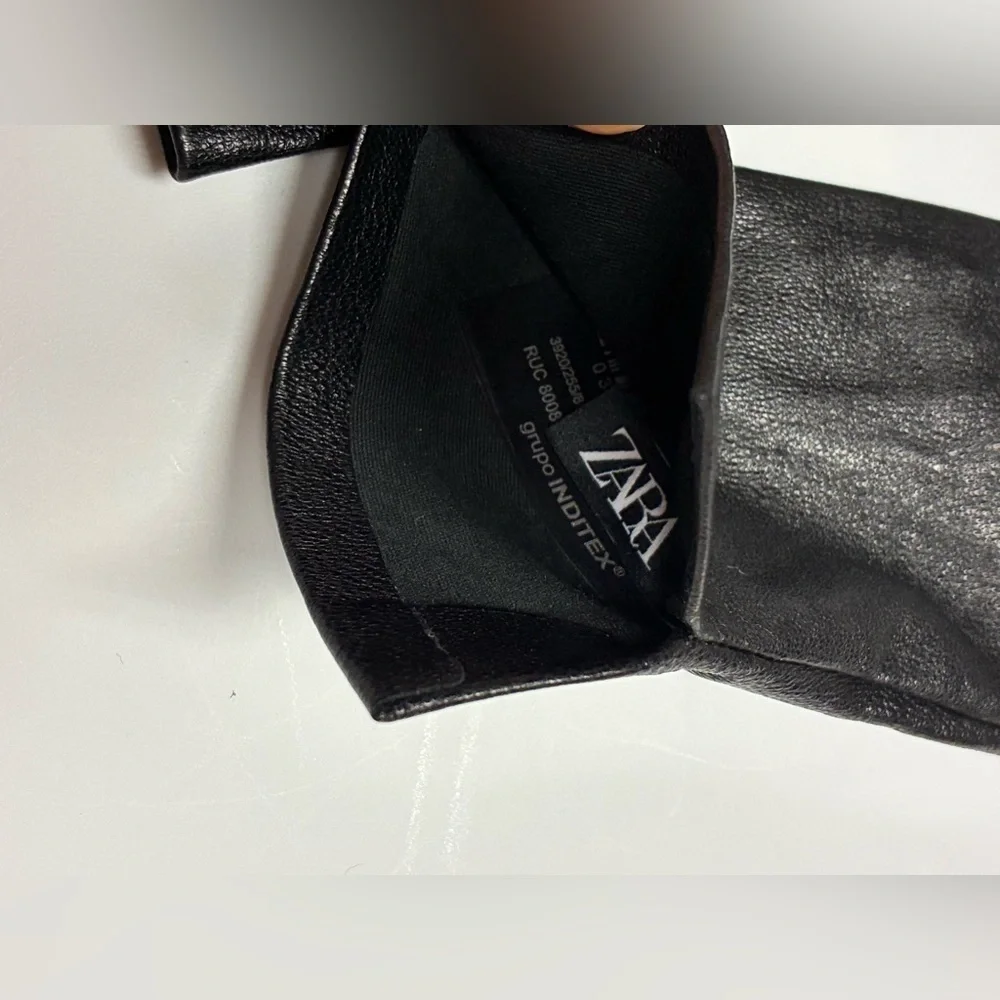 NWOT. Zara Black 100% Leather Gloves.